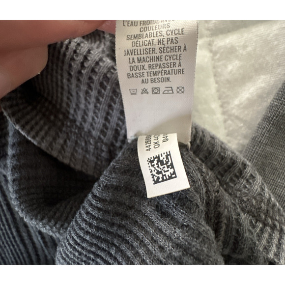 AERIE Henley Shirt Womens Medium Gray Waffle Weave Casual Retro Y2K Grunge - Picture 6 of 8